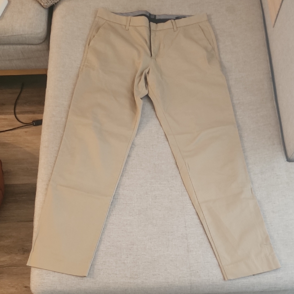 Gap Slim Fit Khakis (Like New)